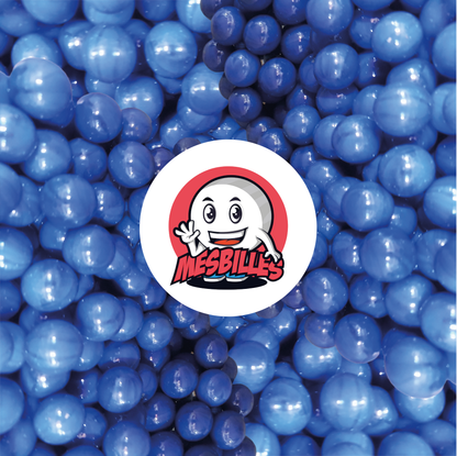 Image de la Mascotte MesBilles entourée de Billes Perle Opaque 25 mm | Une Ode à la Couleur Bleue - MesBilles