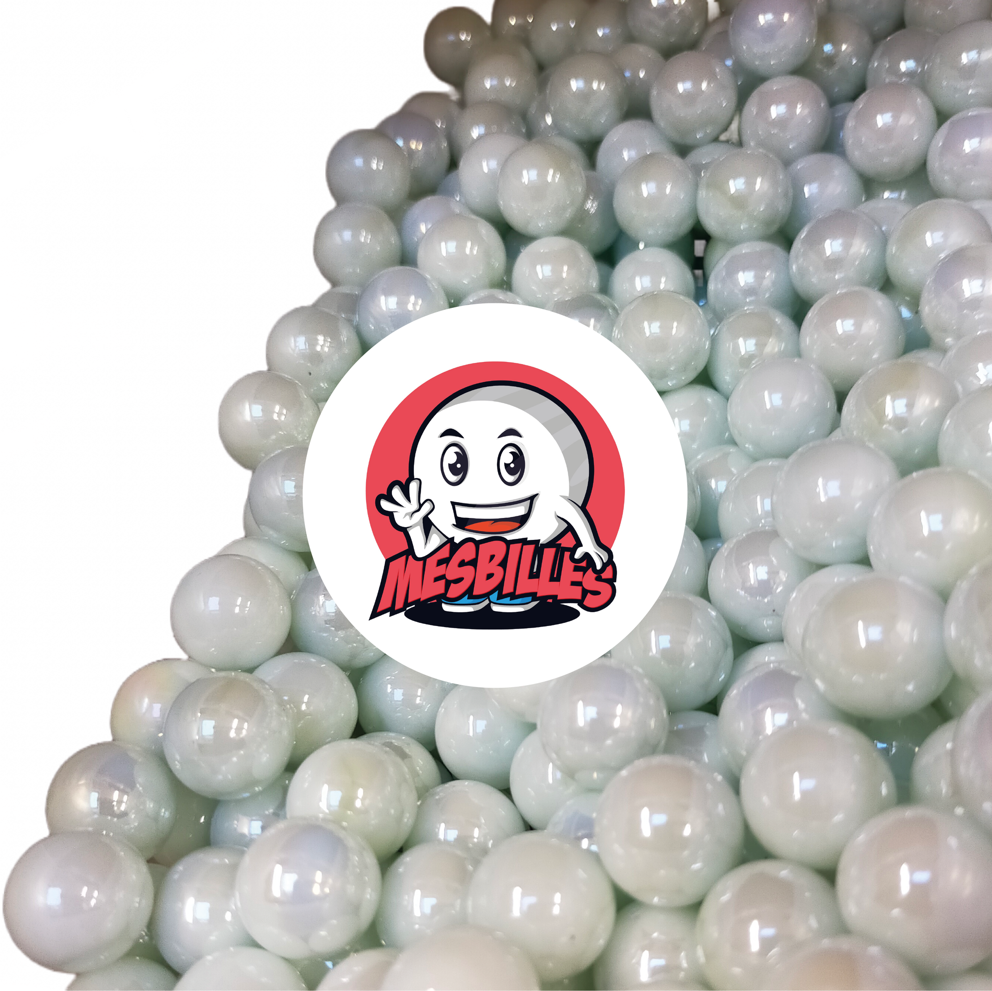 Image de la Mascotte MesBilles entourée de Billes Glossy nacrées opaques brillantes Blanches 12 mm