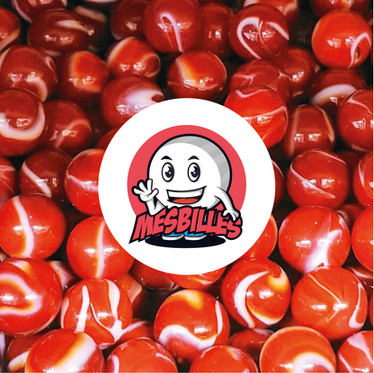 Image de la Mascotte MesBilles entourée de Billes rouge opaque avec traces de blanc, bille en verre opaque, 22 mm